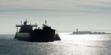 Трамп согласился поддержать законопроект об усилении санкций против России и приступил к охоте на теневые танкеры.