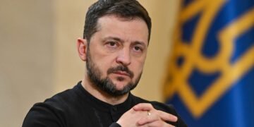 Зеленский призвал усилить давление на РФ: “Украинцы без электричества по 20-30 часов”