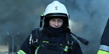 Россияне второй раз за ночь атаковали Запорожье: в городе повреждены частные дома (фото)