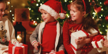 “Таємні” санти: як на Київщині привітали дітей із зимовими святами, – ФОТО