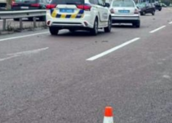 Сильний вибух і чорний дим зупинили рух транспорту: що сталось в Києві