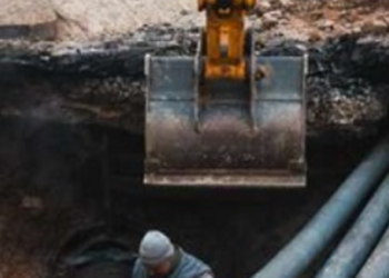 Відключення води і евакуація автівок: у Києві сталась комунальна катастрофа