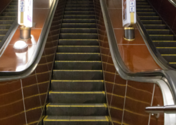 Рух по ескалаторах заборонено: в метро Києва ввели тривалі обмеження