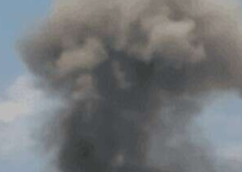 Сильні обстріли, чорний дим і сирени: на Київщині оголошена небезпека