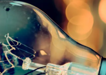 По всьому Києву вимикають світло: оновлені графіки на 12 січня