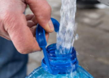 Дефіцит води після обстрілів: рятувальники допомагають мешканцям Київщини, – ФОТО