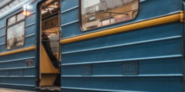 Зупинка серця біля метро: поліція Києва назвала причину смерті чоловіка