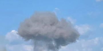 Сильні вибухи і чорний дим на Київщині: планові роботи чи робота ППО