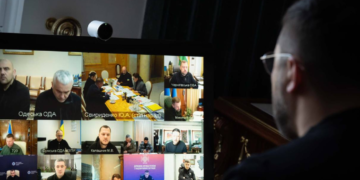 Частина Києва без світла й тепла: президент України провів енергетичний селектор