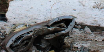 Смертельна загроза на вулиці: в Києві знайшли підозрілі уламки об’єкта рф, – ФОТО