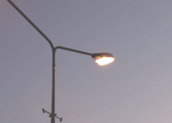 На вулицях Києва вдень світять ліхтарі: КМДА пояснила причину, – ФОТО
