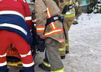 Сильний біль і крики на морозі: на Київщині врятували чоловіка, який не міг рухатись