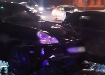 Постріли, крики і масштабна ДТП: у Києві водій влаштував скандал зі зброєю, – ФОТО