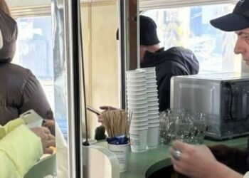 Тепло, чай і Starlink: перші вагони незламності на Київщині