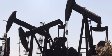 Санкции сработали: в России обвалилась добыча нефти, – Bloomberg