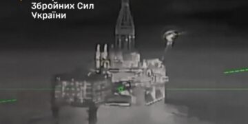 ВСУ поразили 3 буровые платформы “Лукойл” в Каспийском море