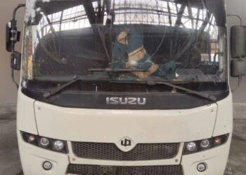 Дрон рф атакував маршрутку у Херсоні: водій отримав мінно-вибухову травму