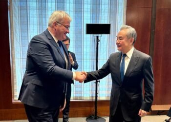 Главный покупатель российской нефти поможет Украине