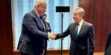 Главный покупатель российской нефти поможет Украине