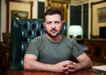 Выборы и референдум в Украине: FT узнало о тайном плане Зеленского и Трампа