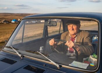 За руль уже нельзя: водителей в Украине ограничили по возрасту