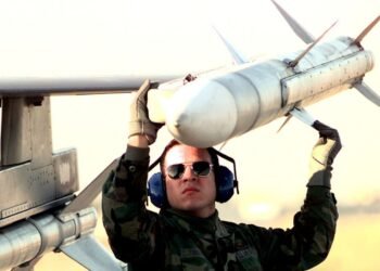 Против крылатых ракет РФ: Канада передала Украине важный элемент ПВО