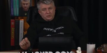 Роковая инерция: Романенко объяснил, почему Украина уверенно идет “польским сценарием” и как переиграть Россию