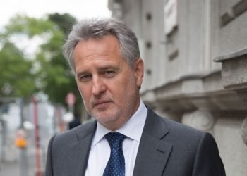 Зеленский продлил санкции против Фирташа и соратника Медведчука