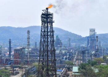 Индия отказывается от российской нефти ради дружбы с Трампом: Reuters про “сделку века”