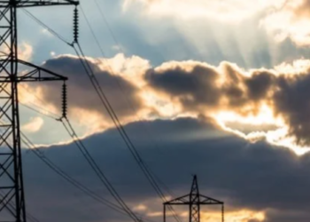 Тисячі жителів Київщини залишились без світла: причина і графік відключень