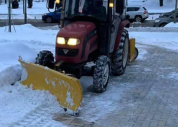 Метеорологічна загроза на вулицях: по всьому Києву сповільнено рух, – ФОТО