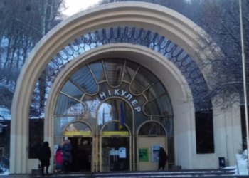 У центрі Києва зупинився громадський транспорт: причина та адреса