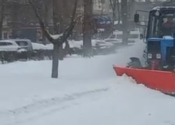 Київ накрив потужний снігопад: спецтехніка, затори і перекриті дороги, – ФОТО