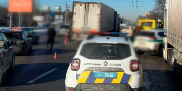 У Києві частини маршрутки розлетілись на дорозі: причини та наслідки ДТП, – ФОТО