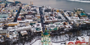 У центрі Києва перекрито рух: громадський транспорт не працює