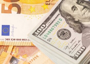 Валютные коридоры: в каких пределах будут колебаться доллар и евро до конца зимы