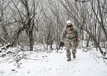 Украинцы разделились по Донбассу: 52% против уступок, 40% – за, – КМИС