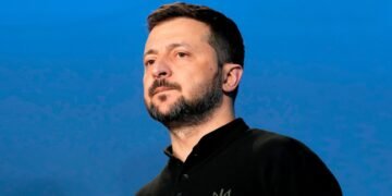 Украина планирует провести выборы президента и референдум в один день: FT узнало сроки