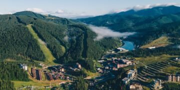 $2 мільйони готівкою у “Буковель”: експосадовця Київської митниці підозрюють у відмиванні коштів