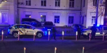 Жорстка сутичка біля ресторану: іноземець напав із ножем на киянина