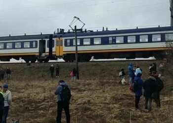 Небезпечна зупинка: електричку з Києва евакуювали через ворожі удари