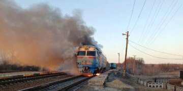 Ворожий БпЛА атакував пасажирський потяг на Сумщині, пасажирів евакуювали