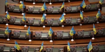 Депутатский бунт: в Раде ответили Зеленскому на угрозы отправить «уставших» нардепов на фронт