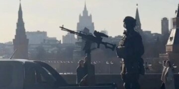 Осажденный Кремль: Путин забаррикадировался в центре Москвы под охраной пулеметчиков