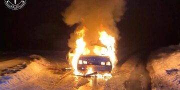 В Сумской области российский дрон атаковал гражданский автомобиль: пострадали брат и сестра