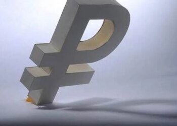 Финансовый откат: россияне в панике опустошают банкоматы и прячут деньги под матрас