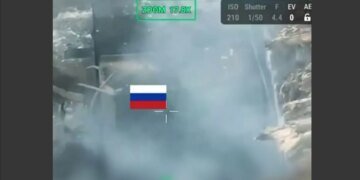 Полтора месяца в норе — и все зря: оккупанта достали и заставили сдаться. ВИДЕО