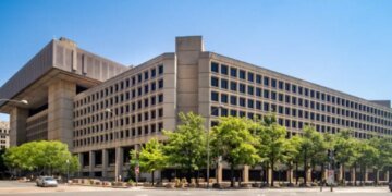 Позор директора ФБР: Госдеп готов платить миллионы за головы хакеров-взломщиков