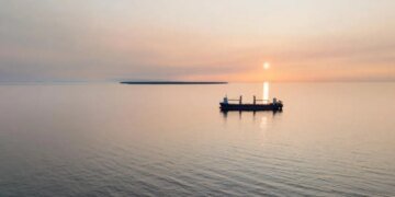 Европа остается без топлива: танкеры с американским дизелем резко изменили курс в Атлантике