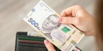 Зарплатное зазеркалье: Гостат дал цифры зарплат в регионах